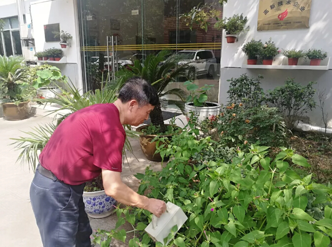 依斯倍的故事-打動(dòng)人心的不僅僅只是這個(gè)背影