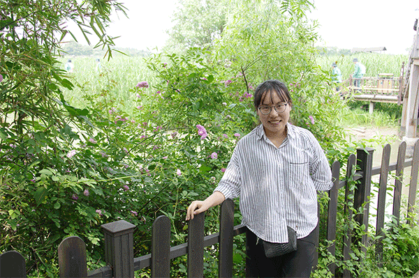 依斯倍環(huán)保財(cái)務(wù)部門(mén)的愛(ài)笑寶藏女孩