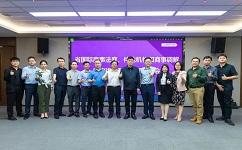 依斯倍出席的《省國際商事法庭、仲裁機構和商事調(diào)解機構建設》專項調(diào)研座談會合影